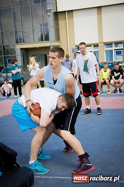 Zdjęcie w galerii na portalu naszraciborz.pl: Jedenaście teamów rywalizowało w streetballa  wiadomości z regionu