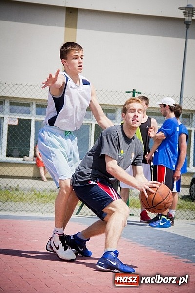 Zdjęcie w galerii na portalu naszraciborz.pl: Jedenaście teamów rywalizowało w streetballa  wiadomości z regionu