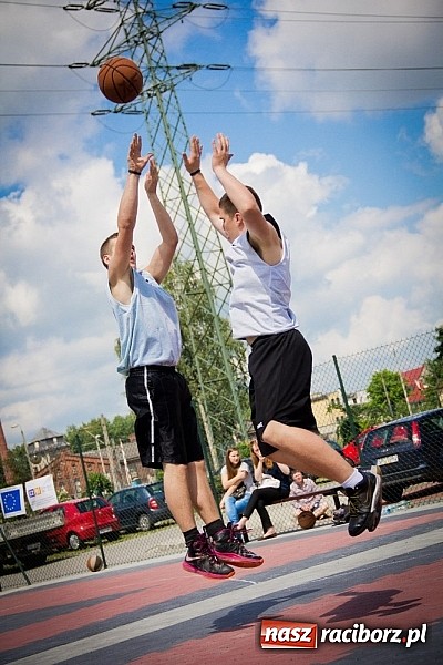 Zdjęcie w galerii na portalu naszraciborz.pl: Jedenaście teamów rywalizowało w streetballa  wiadomości z regionu