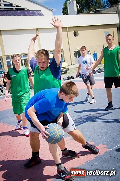 Zdjęcie w galerii na portalu naszraciborz.pl: Jedenaście teamów rywalizowało w streetballa  wiadomości z regionu