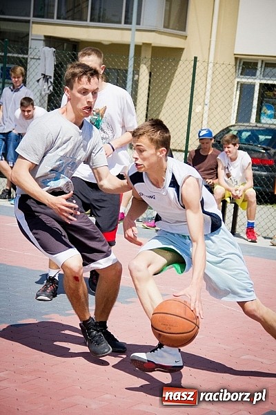 Zdjęcie w galerii na portalu naszraciborz.pl: Jedenaście teamów rywalizowało w streetballa  wiadomości z regionu