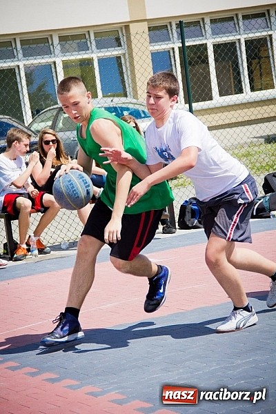 Zdjęcie w galerii na portalu naszraciborz.pl: Jedenaście teamów rywalizowało w streetballa  wiadomości z regionu