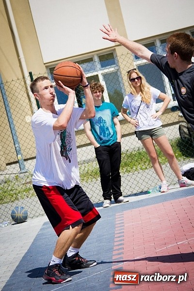 Zdjęcie w galerii na portalu naszraciborz.pl: Jedenaście teamów rywalizowało w streetballa  wiadomości z regionu