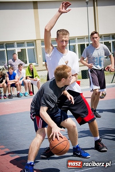 Zdjęcie w galerii na portalu naszraciborz.pl: Jedenaście teamów rywalizowało w streetballa  wiadomości z regionu