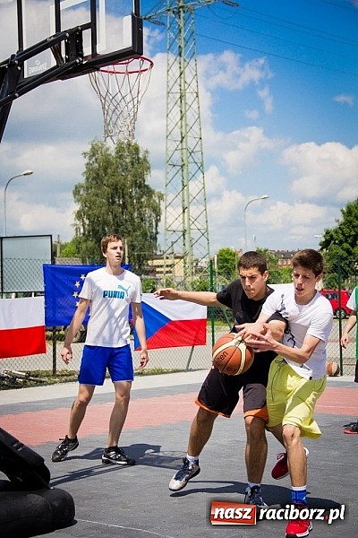 Zdjęcie w galerii na portalu naszraciborz.pl: Jedenaście teamów rywalizowało w streetballa  wiadomości z regionu