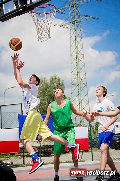 Zdjęcie w galerii na portalu naszraciborz.pl: Jedenaście teamów rywalizowało w streetballa  wiadomości z regionu