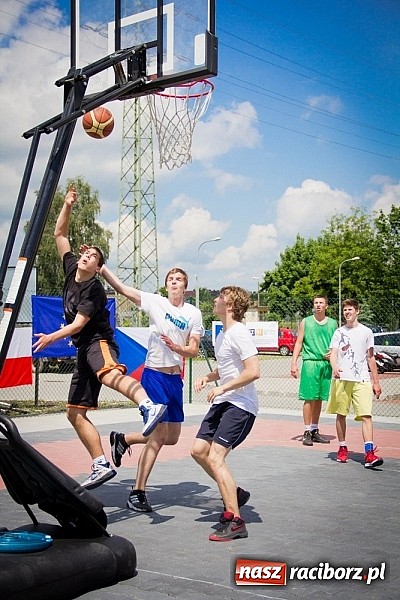 Zdjęcie w galerii na portalu naszraciborz.pl: Jedenaście teamów rywalizowało w streetballa  wiadomości z regionu