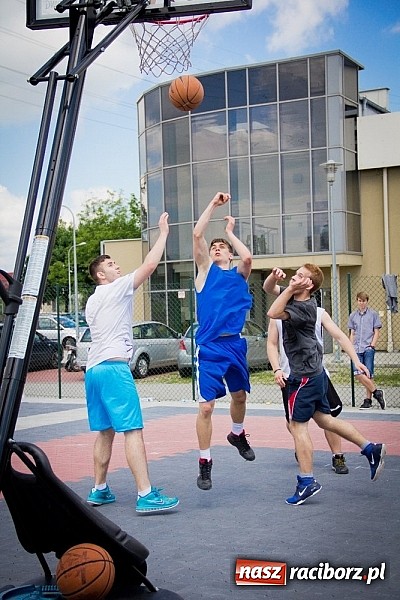 Zdjęcie w galerii na portalu naszraciborz.pl: Jedenaście teamów rywalizowało w streetballa  wiadomości z regionu