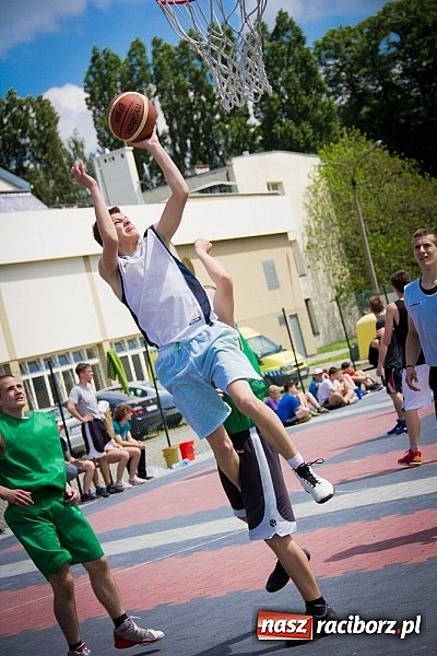 Zdjęcie w galerii na portalu naszraciborz.pl: Jedenaście teamów rywalizowało w streetballa  wiadomości z regionu