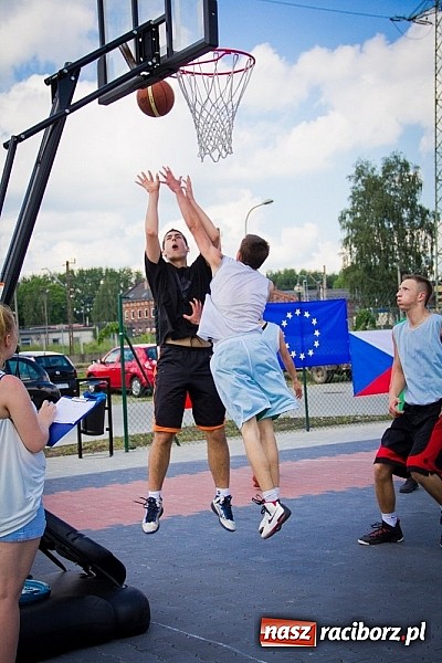 Zdjęcie w galerii na portalu naszraciborz.pl: Jedenaście teamów rywalizowało w streetballa  wiadomości z regionu