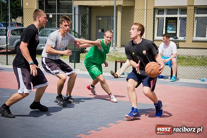 Zdjęcie w galerii na portalu naszraciborz.pl: Jedenaście teamów rywalizowało w streetballa  wiadomości z regionu