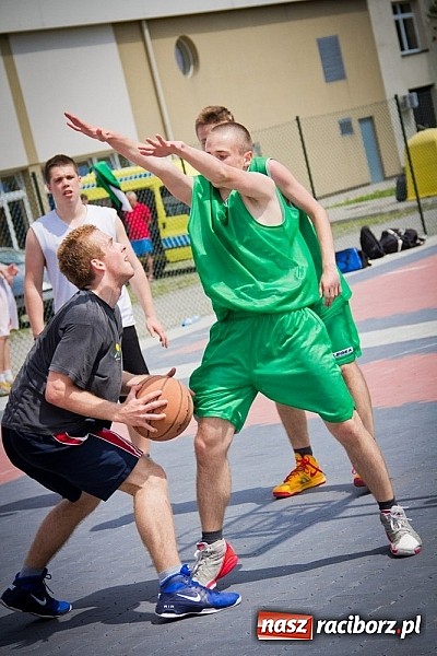 Zdjęcie w galerii na portalu naszraciborz.pl: Jedenaście teamów rywalizowało w streetballa  wiadomości z regionu
