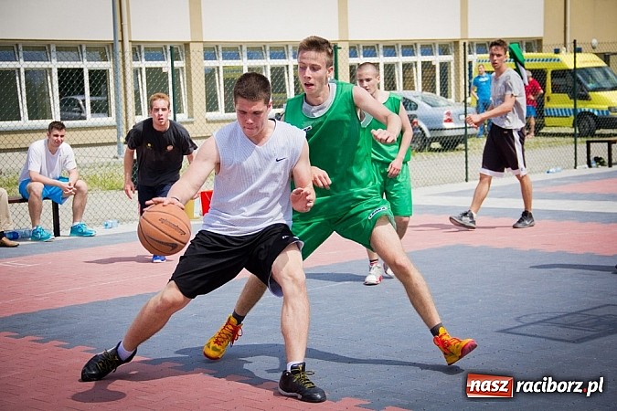 Zdjęcie w galerii na portalu naszraciborz.pl: Jedenaście teamów rywalizowało w streetballa  wiadomości z regionu