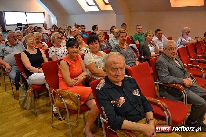 Zdjęcie w galerii na portalu naszraciborz.pl: Premiera filmu przegrała z... prądem wiadomości z regionu