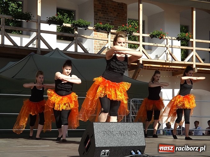 Zdjęcie w galerii na portalu naszraciborz.pl: Zamkowy piknik dla mam już za nami wiadomości z regionu