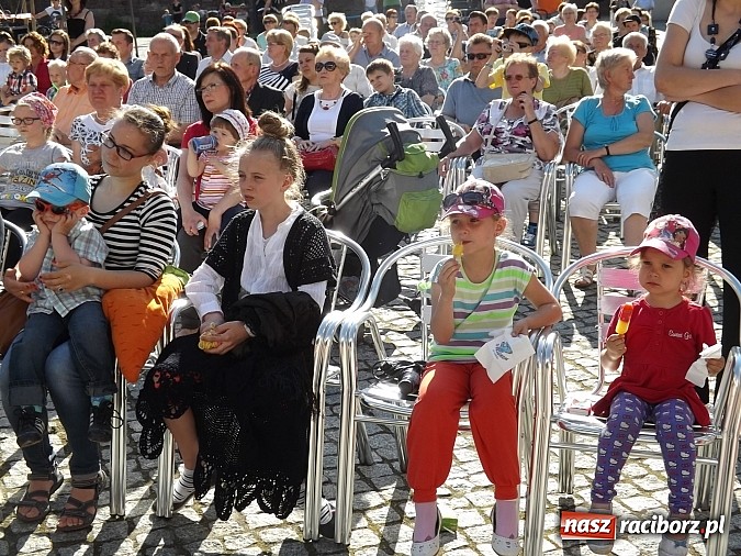 Zdjęcie w galerii na portalu naszraciborz.pl: Zamkowy piknik dla mam już za nami wiadomości z regionu