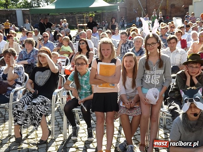 Zdjęcie w galerii na portalu naszraciborz.pl: Zamkowy piknik dla mam już za nami wiadomości z regionu