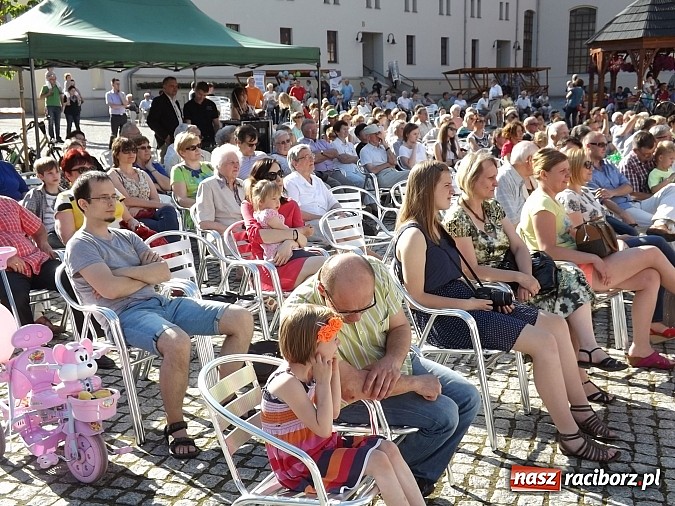 Zdjęcie w galerii na portalu naszraciborz.pl: Zamkowy piknik dla mam już za nami wiadomości z regionu