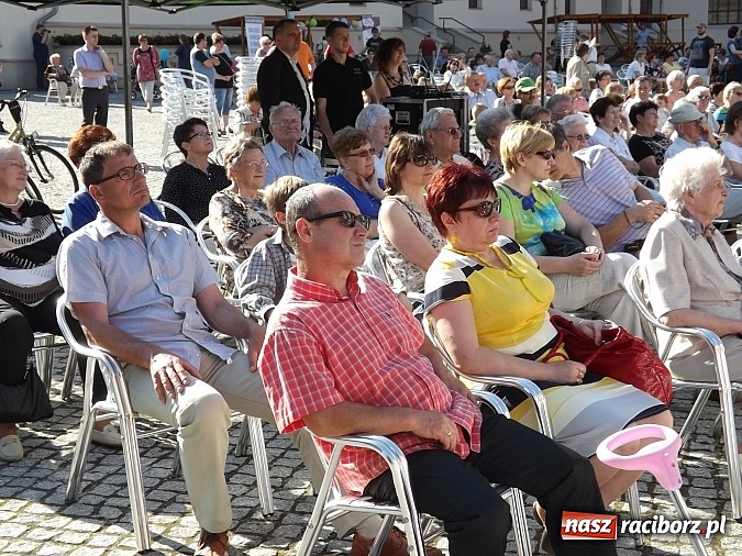 Zdjęcie w galerii na portalu naszraciborz.pl: Zamkowy piknik dla mam już za nami wiadomości z regionu