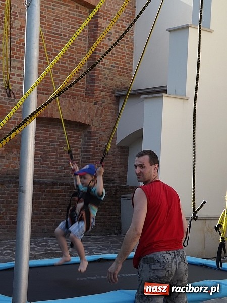 Zdjęcie w galerii na portalu naszraciborz.pl: Zamkowy piknik dla mam już za nami wiadomości z regionu