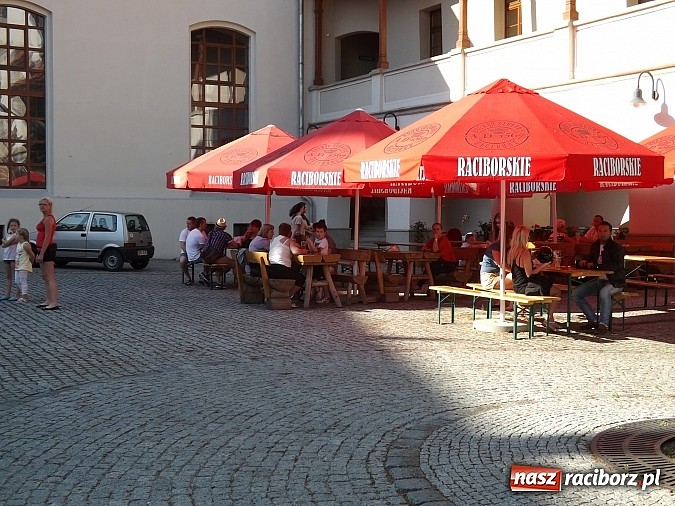 Zdjęcie w galerii na portalu naszraciborz.pl: Zamkowy piknik dla mam już za nami wiadomości z regionu