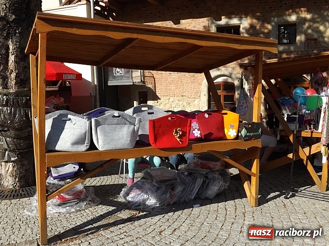 Zdjęcie w galerii na portalu naszraciborz.pl: Zamkowy piknik dla mam już za nami wiadomości z regionu