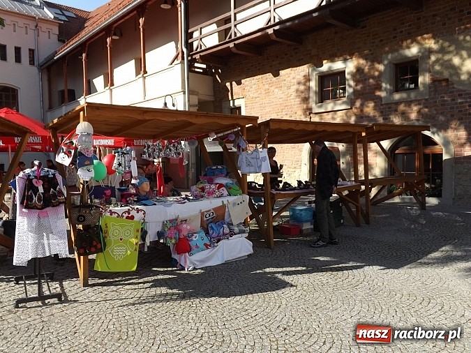 Zdjęcie w galerii na portalu naszraciborz.pl: Zamkowy piknik dla mam już za nami wiadomości z regionu