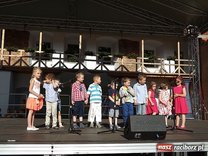 Zdjęcie w galerii na portalu naszraciborz.pl: Zamkowy piknik dla mam już za nami wiadomości z regionu