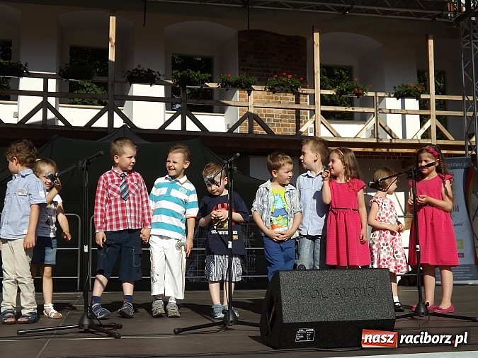 Zdjęcie w galerii na portalu naszraciborz.pl: Zamkowy piknik dla mam już za nami wiadomości z regionu