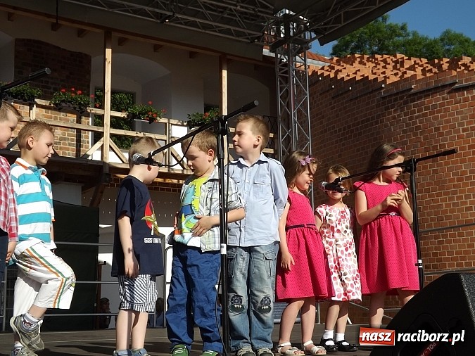 Zdjęcie w galerii na portalu naszraciborz.pl: Zamkowy piknik dla mam już za nami wiadomości z regionu
