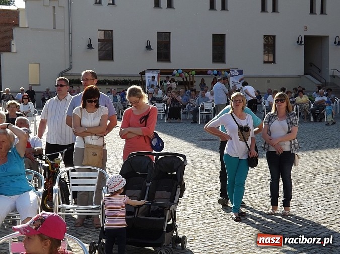 Zdjęcie w galerii na portalu naszraciborz.pl: Zamkowy piknik dla mam już za nami wiadomości z regionu