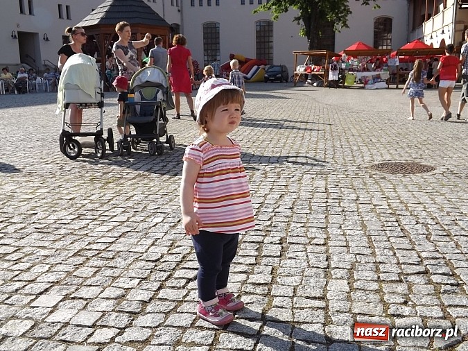 Zdjęcie w galerii na portalu naszraciborz.pl: Zamkowy piknik dla mam już za nami wiadomości z regionu