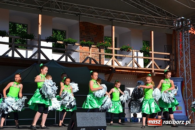 Zdjęcie w galerii na portalu naszraciborz.pl: Zamkowy piknik dla mam już za nami wiadomości z regionu