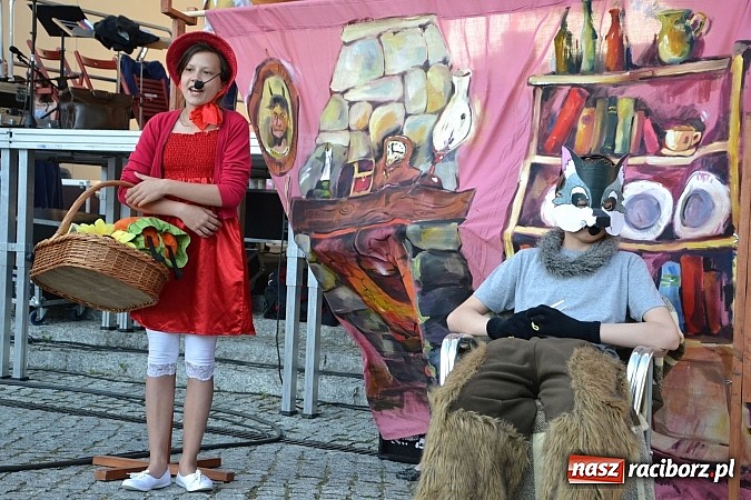 Zdjęcie w galerii na portalu naszraciborz.pl: Zamkowy piknik dla mam już za nami wiadomości z regionu