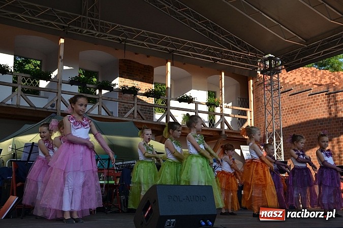 Zdjęcie w galerii na portalu naszraciborz.pl: Zamkowy piknik dla mam już za nami wiadomości z regionu