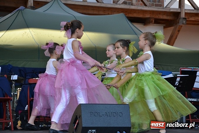 Zdjęcie w galerii na portalu naszraciborz.pl: Zamkowy piknik dla mam już za nami wiadomości z regionu