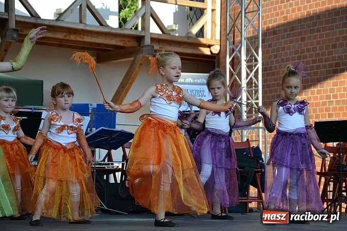 Zdjęcie w galerii na portalu naszraciborz.pl: Zamkowy piknik dla mam już za nami wiadomości z regionu