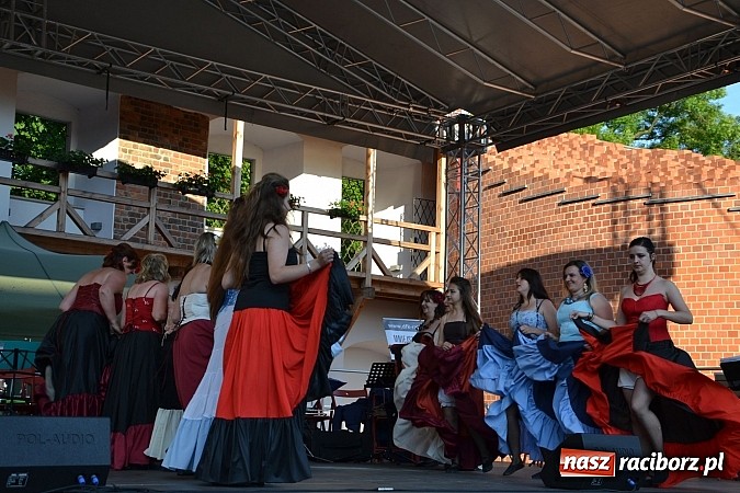 Zdjęcie w galerii na portalu naszraciborz.pl: Zamkowy piknik dla mam już za nami wiadomości z regionu