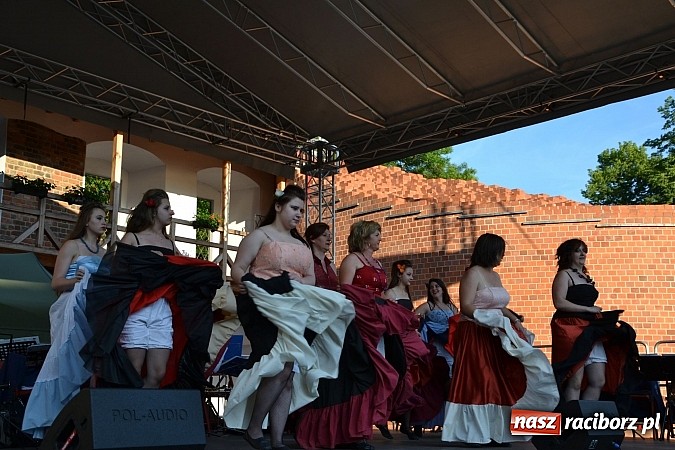 Zdjęcie w galerii na portalu naszraciborz.pl: Zamkowy piknik dla mam już za nami wiadomości z regionu