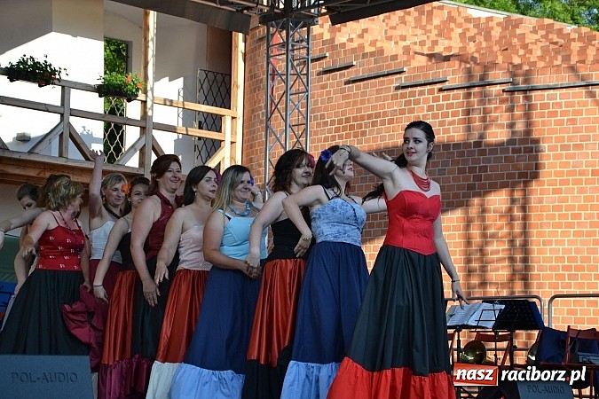 Zdjęcie w galerii na portalu naszraciborz.pl: Zamkowy piknik dla mam już za nami wiadomości z regionu