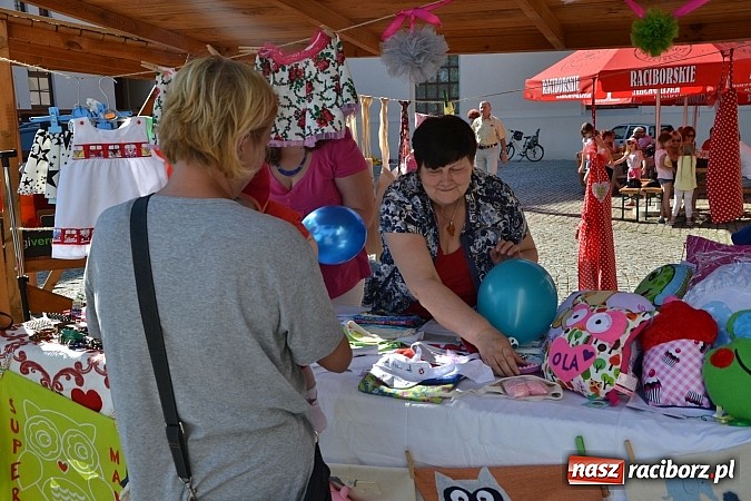 Zdjęcie w galerii na portalu naszraciborz.pl: Zamkowy piknik dla mam już za nami wiadomości z regionu