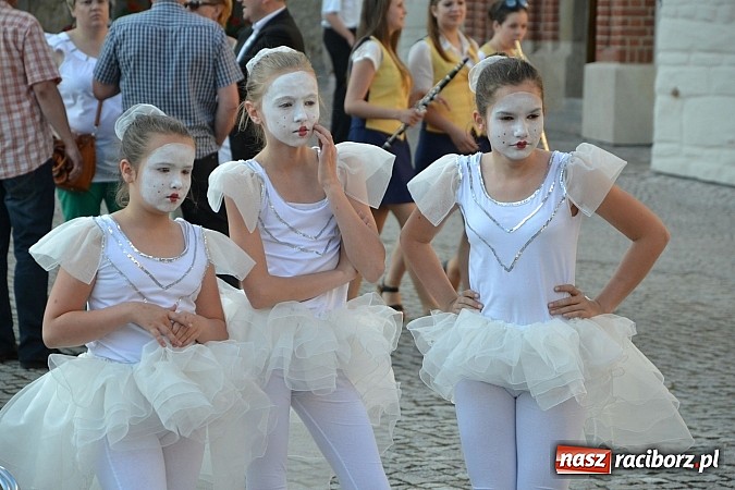 Zdjęcie w galerii na portalu naszraciborz.pl: Zamkowy piknik dla mam już za nami wiadomości z regionu