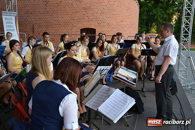 Zdjęcie w galerii na portalu naszraciborz.pl: Zamkowy piknik dla mam już za nami wiadomości z regionu