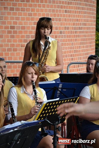 Zdjęcie w galerii na portalu naszraciborz.pl: Zamkowy piknik dla mam już za nami wiadomości z regionu