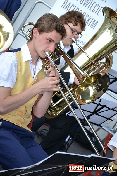 Zdjęcie w galerii na portalu naszraciborz.pl: Zamkowy piknik dla mam już za nami wiadomości z regionu