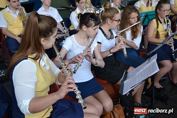 Zdjęcie w galerii na portalu naszraciborz.pl: Zamkowy piknik dla mam już za nami wiadomości z regionu