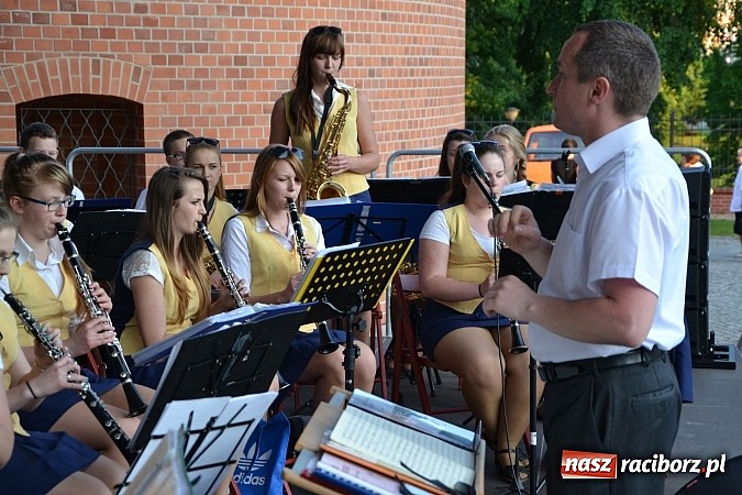 Zdjęcie w galerii na portalu naszraciborz.pl: Zamkowy piknik dla mam już za nami wiadomości z regionu
