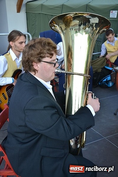 Zdjęcie w galerii na portalu naszraciborz.pl: Zamkowy piknik dla mam już za nami wiadomości z regionu