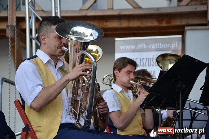 Zdjęcie w galerii na portalu naszraciborz.pl: Zamkowy piknik dla mam już za nami wiadomości z regionu
