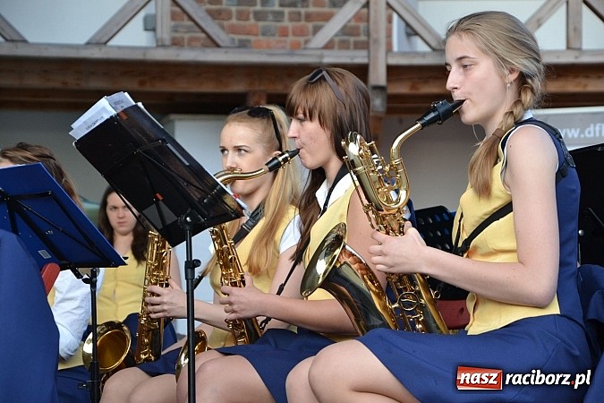 Zdjęcie w galerii na portalu naszraciborz.pl: Zamkowy piknik dla mam już za nami wiadomości z regionu